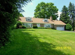 908 Country Club Dr, Greensburg, PA 15601