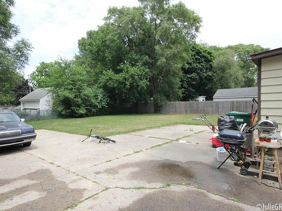 2nd image of 327 Abbie St SE