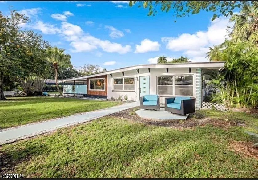 2 bed, 2.0 bath, 1680 sqft, $3,999 — Photo 2