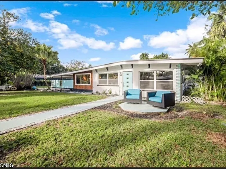 2710 McGregor Blvd — Photo 2