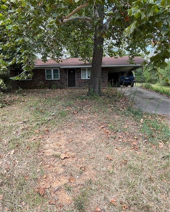 1st image of 165 Pine Ln