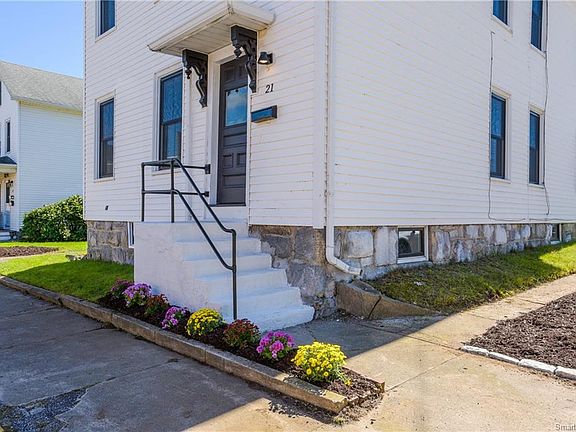 3rd image of 21 Bayview Ave #1