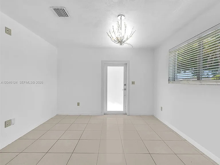 5801 NW 113th Ter — Photo 6