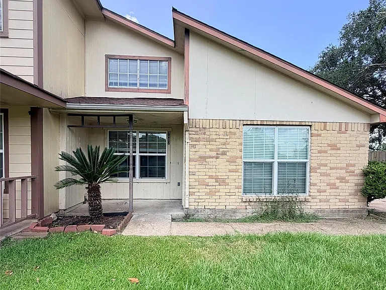 7402 Alegria Dr — Photo 1
