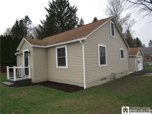 16 Columbia Ave, Jamestown, NY 14701