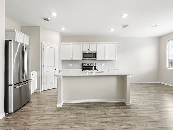 3rd image of 714 Stallings Dr