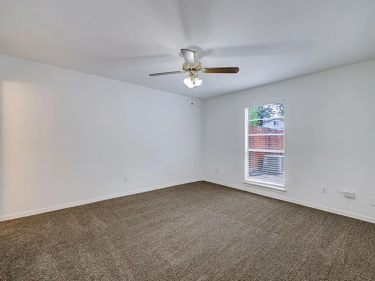 5906 Golden Forest Dr — Photo 12