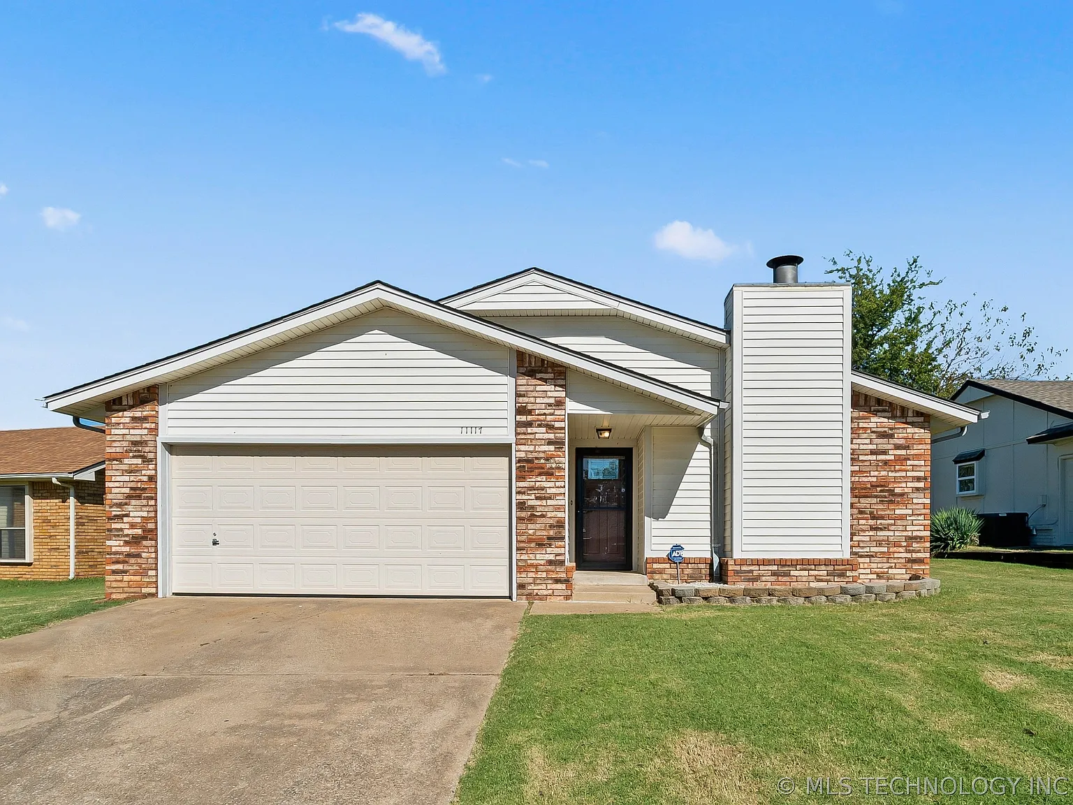 3 bed, 2.0 bath, 1240 sqft, $1,600 — Photo 2