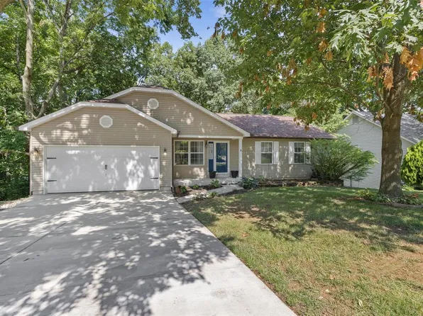 9 Lodge Ct, Lake Saint Louis, MO 63367