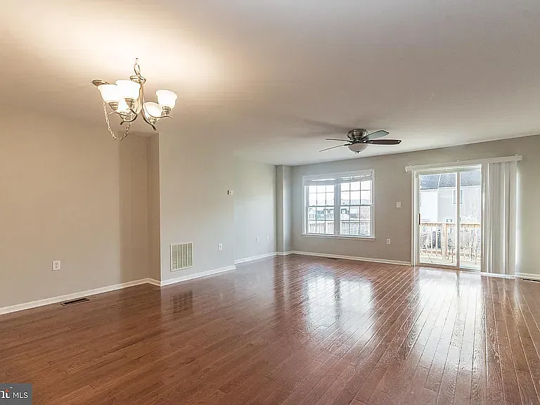 4 bed, 2256 sqft, $1,850 — Photo 3