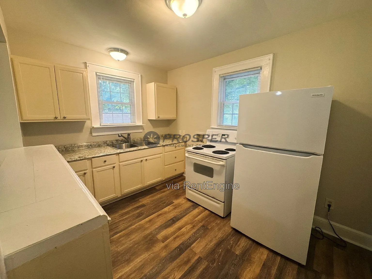 1 bed, 1.0 bath, $995 — Photo 4