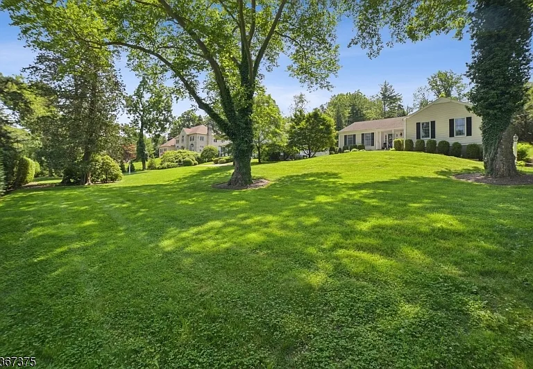 415 Fairmount Ave — Photo 2