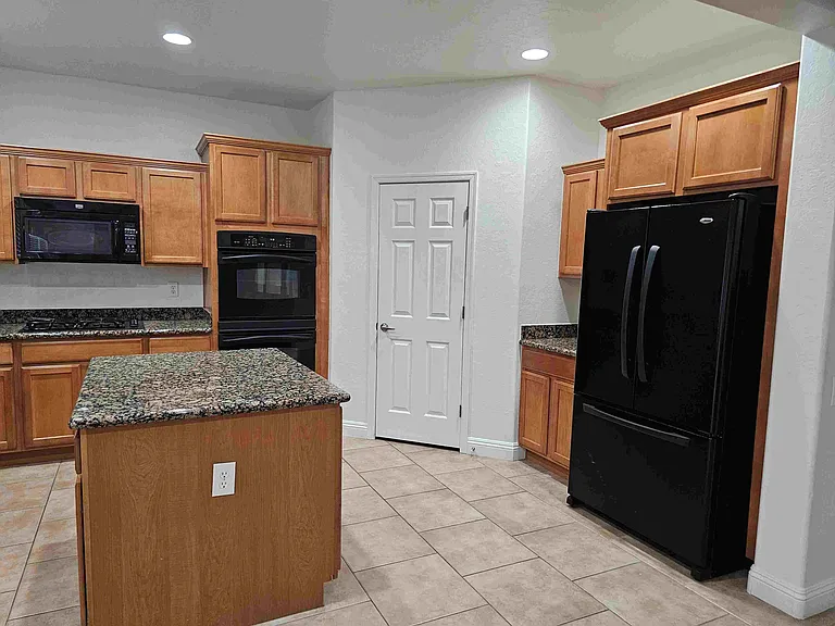 2553 Chateau Clermont St — Photo 7