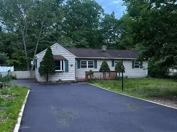 1407 Jeffrey St, Lakewood, NJ 08701