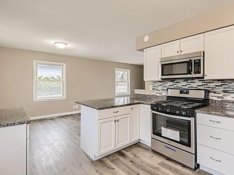 120 Roberts Rd — Photo 8