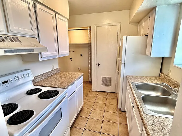 8287 S. Ivy Drive — Photo 5