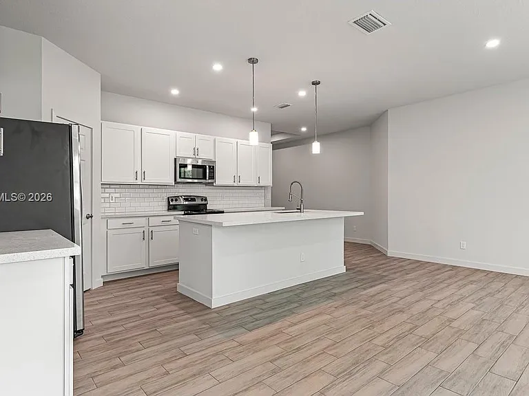 7704 Pacific Ave — Photo 9