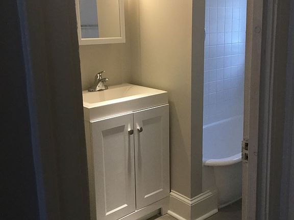 5th image of 1353 W Touhy Ave APT 1S