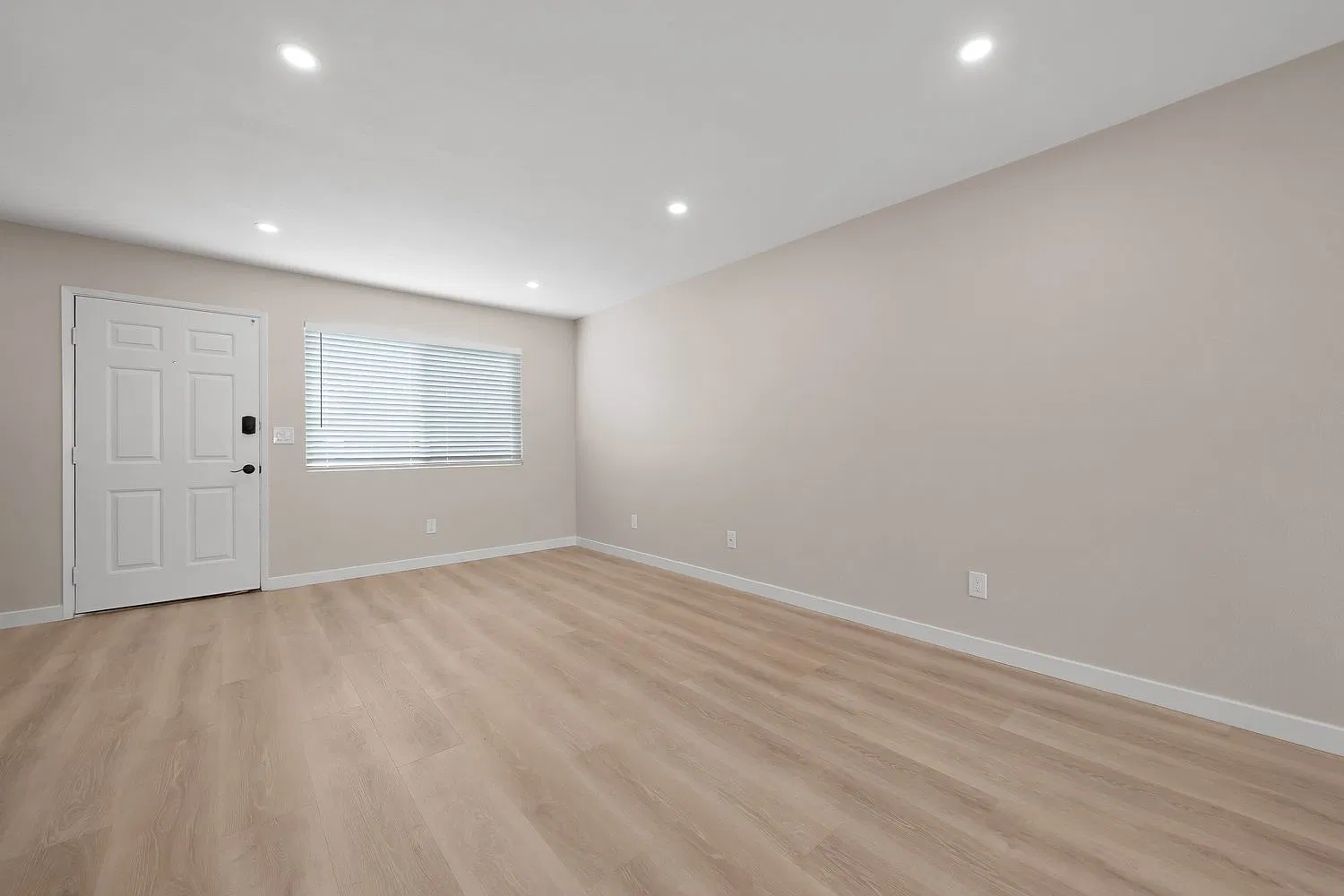 2 bed, 1.5 bath, 950 sqft, $2,850 — Photo 2
