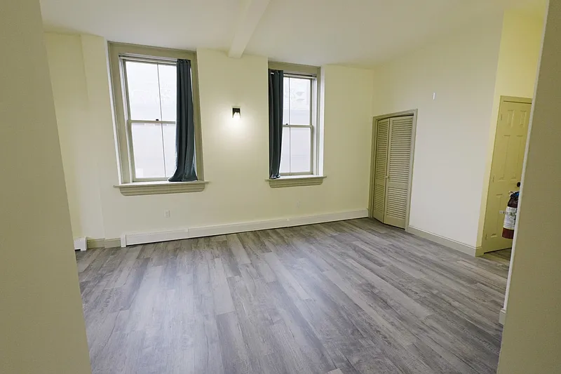 5 bed, 2.0 bath, $5,300 — Photo 4