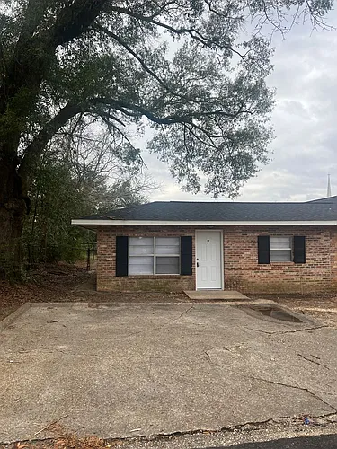 321 Geneva Highway Apts Photo 1