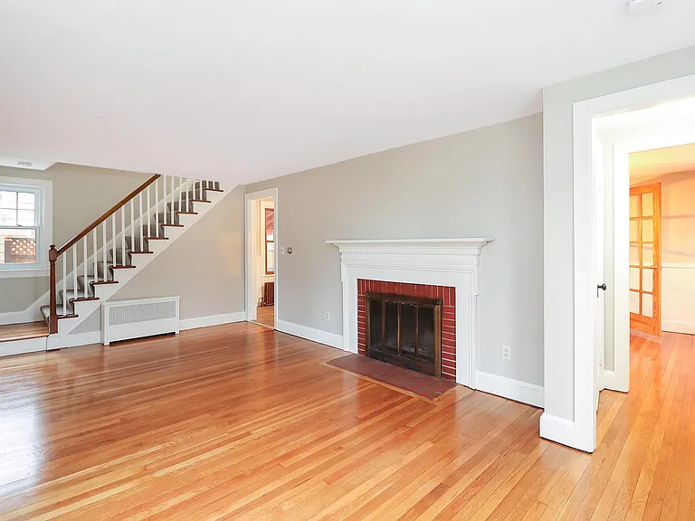 142 Elmwood Ave — Photo 5