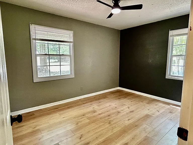 106 Deerfield Dr — Photo 8