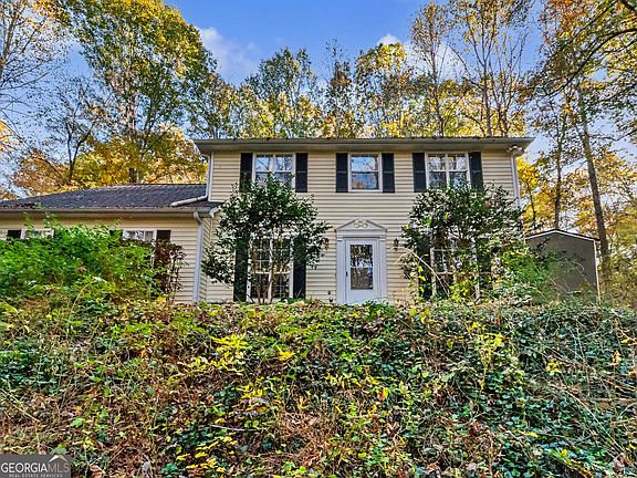 3rd image of 479 Bradshaw Ln