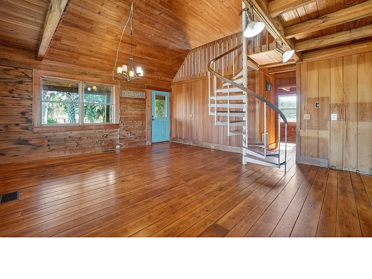1330 Niatross St — Photo 5