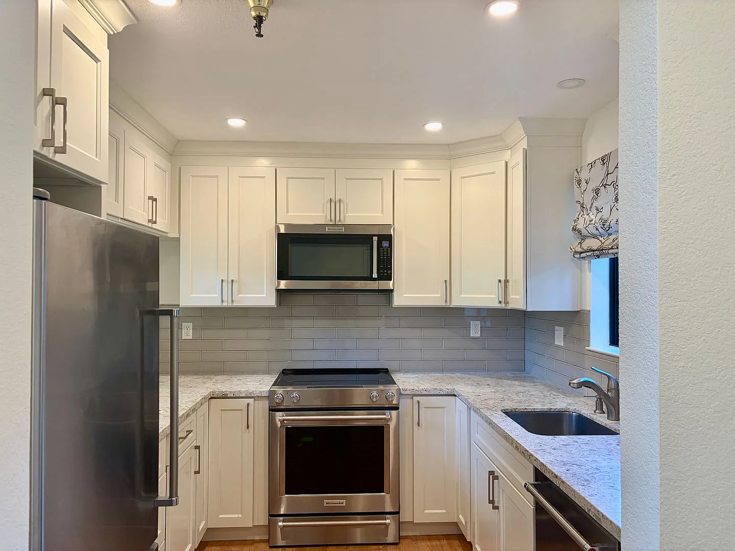 Light Filled Top Floor 2bed/2bath condo in desirable Pacheco Valle — Photo 3