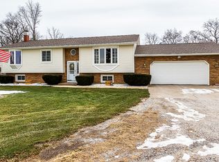 19094 E 40th St, Coal Valley, IL 61240