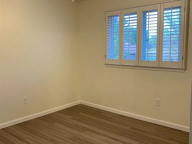 2211 Montclair Dr — Photo 15