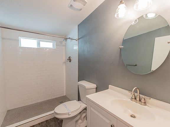 5th image of 1017 E Alameda Dr