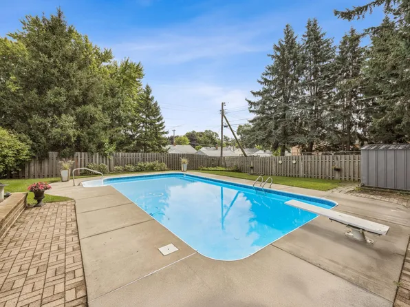 560 California Ave E, Saint Paul, MN 55130