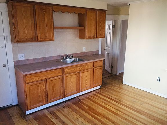 5th image of 936R Chalkstone Ave #1