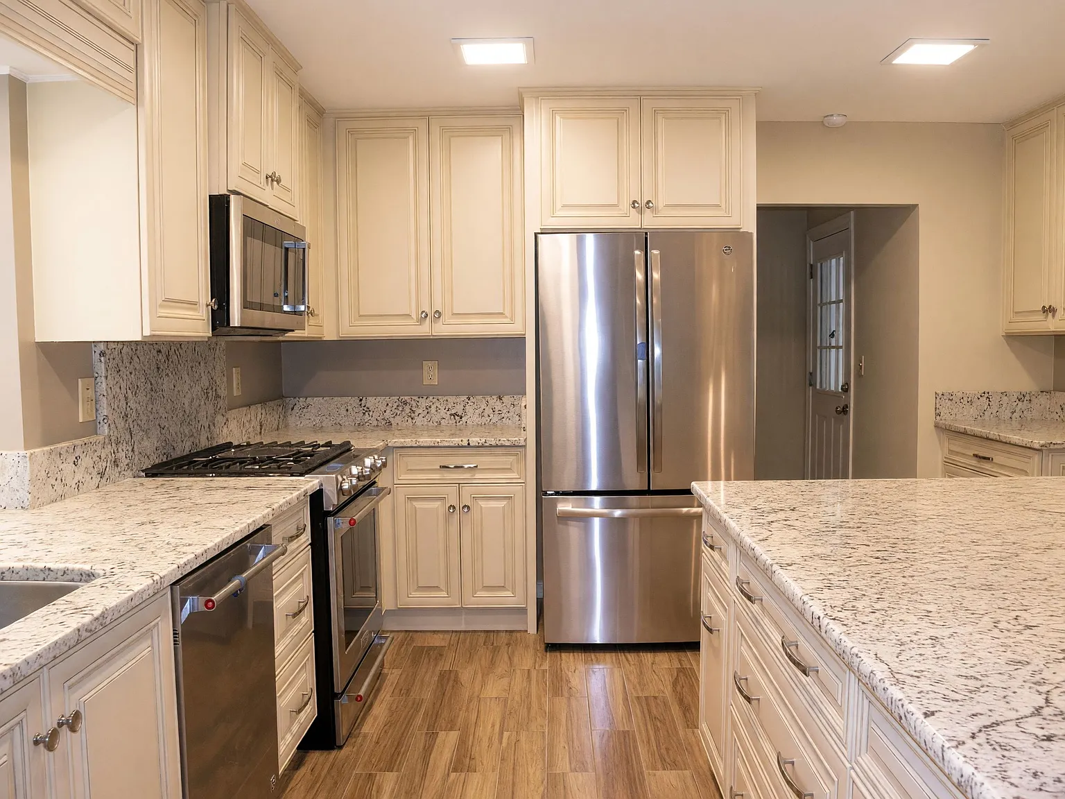 4 bed, 3200 sqft, $3,300 — Photo 4