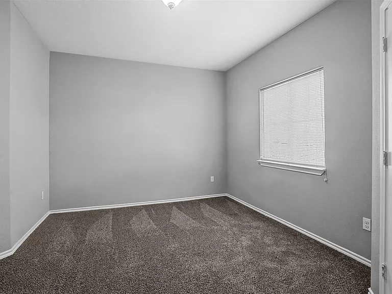 612 Meadow View Ct #101 — Photo 8