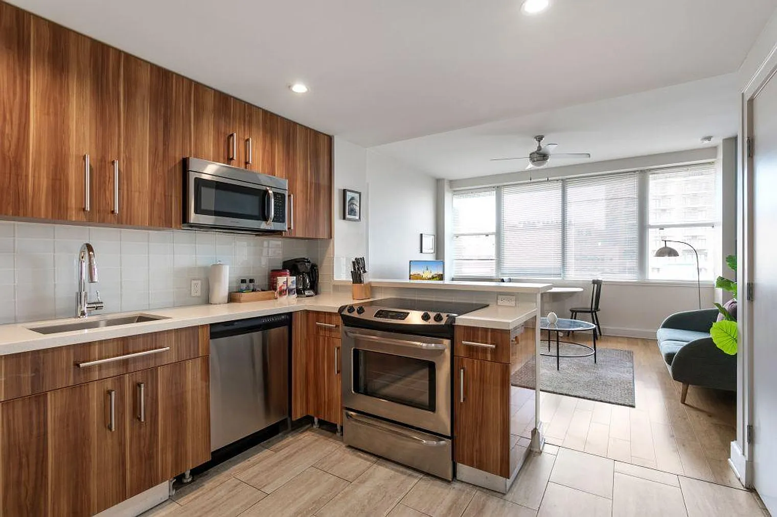 1 bed, 1.0 bath, 430 sqft, $3,846 — Photo 4