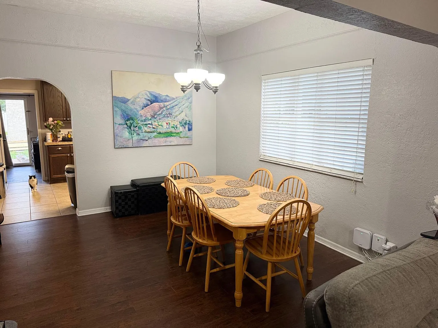 3 bed, 1606 sqft, $1,990 — Photo 2