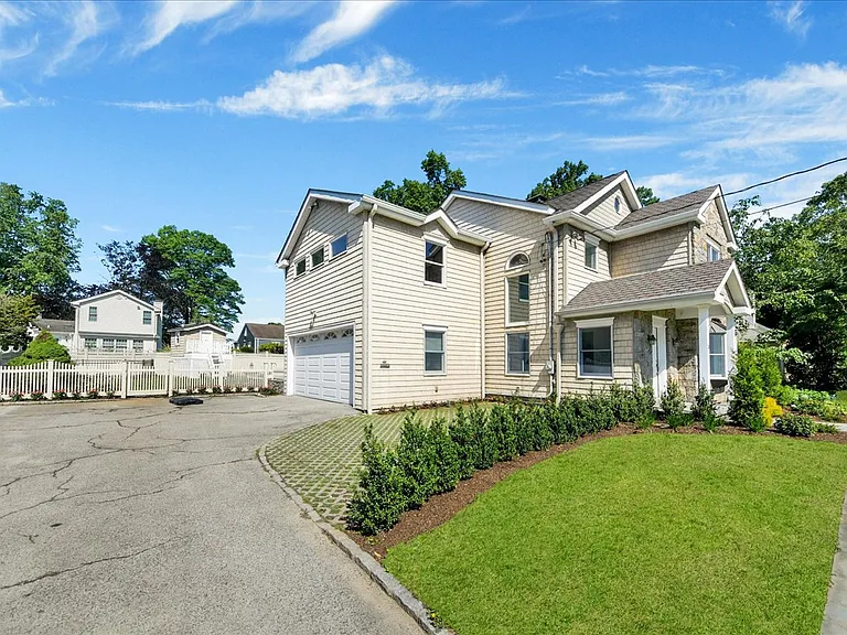 20 Plymouth Rd — Photo 2