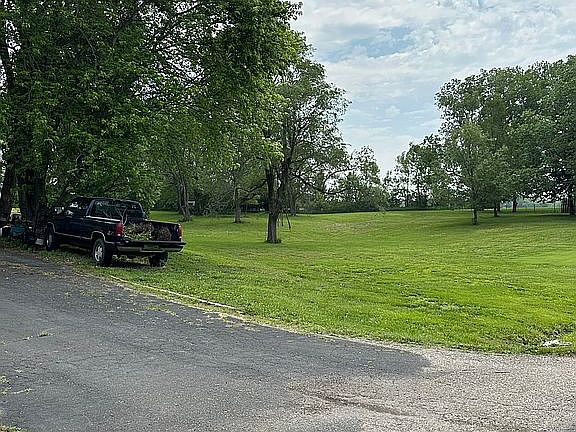Lot to the side of the house