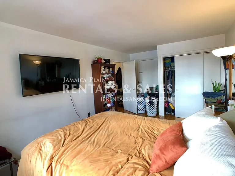 594 Centre St #5 — Photo 9