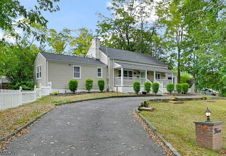 3 Country Club Rd — Photo 2
