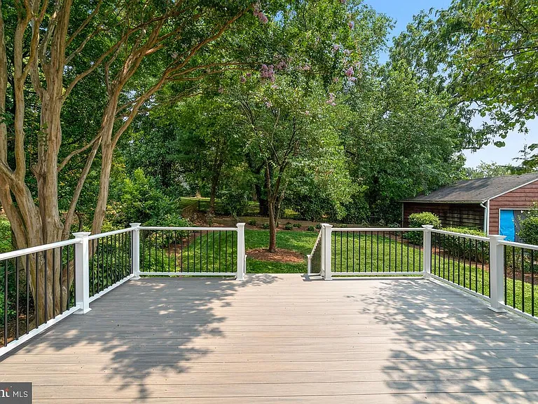 1506 Noyes Dr — Photo 6