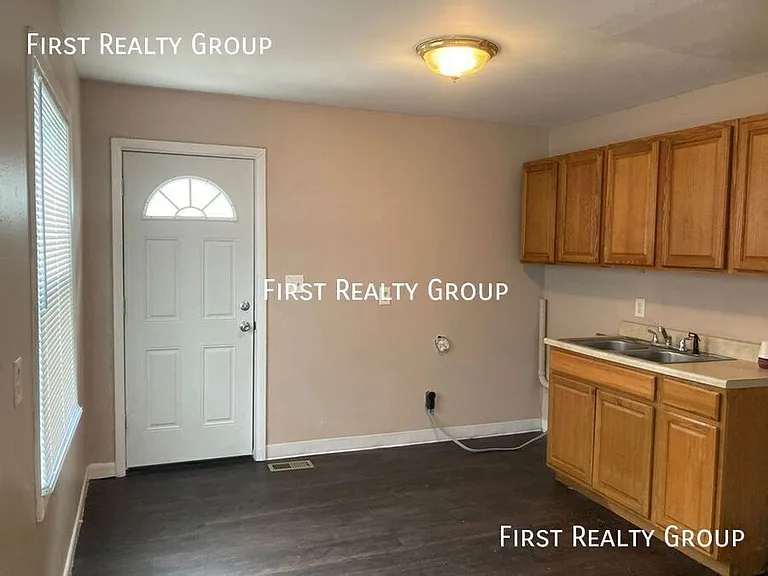 4446 Genesee Ave — Photo 2