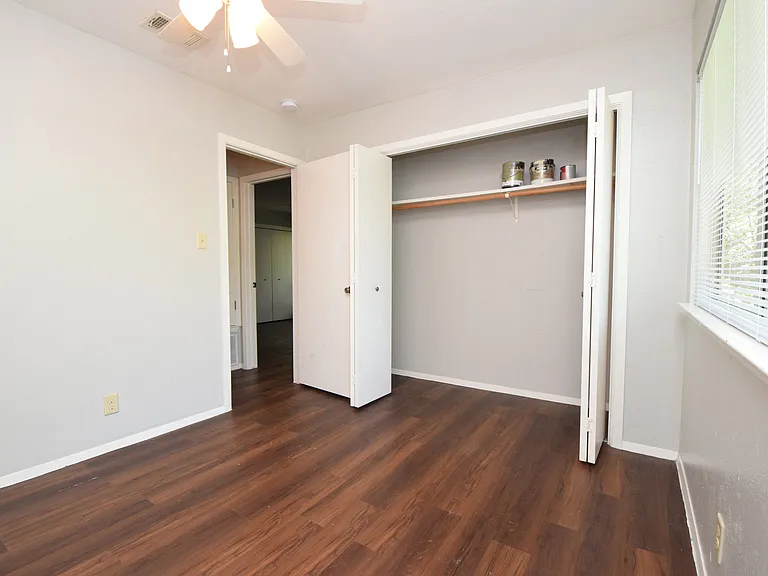 10811 Lanshire Dr — Photo 20