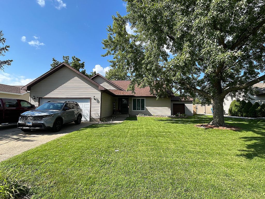 1403 Bethany Ln, Pontiac, IL 61764 Zillow