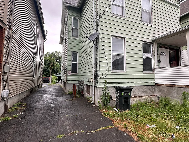 150 Plymouth St #1 — Photo 28