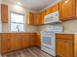 232 Rhode Island Ave FLOOR 3, Pawtucket, RI 02860