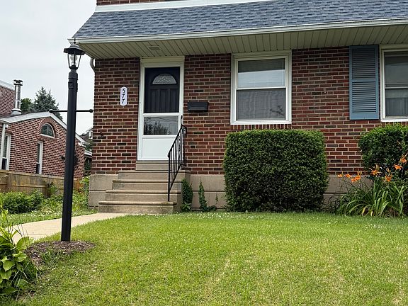 2nd image of 577 Acorn St